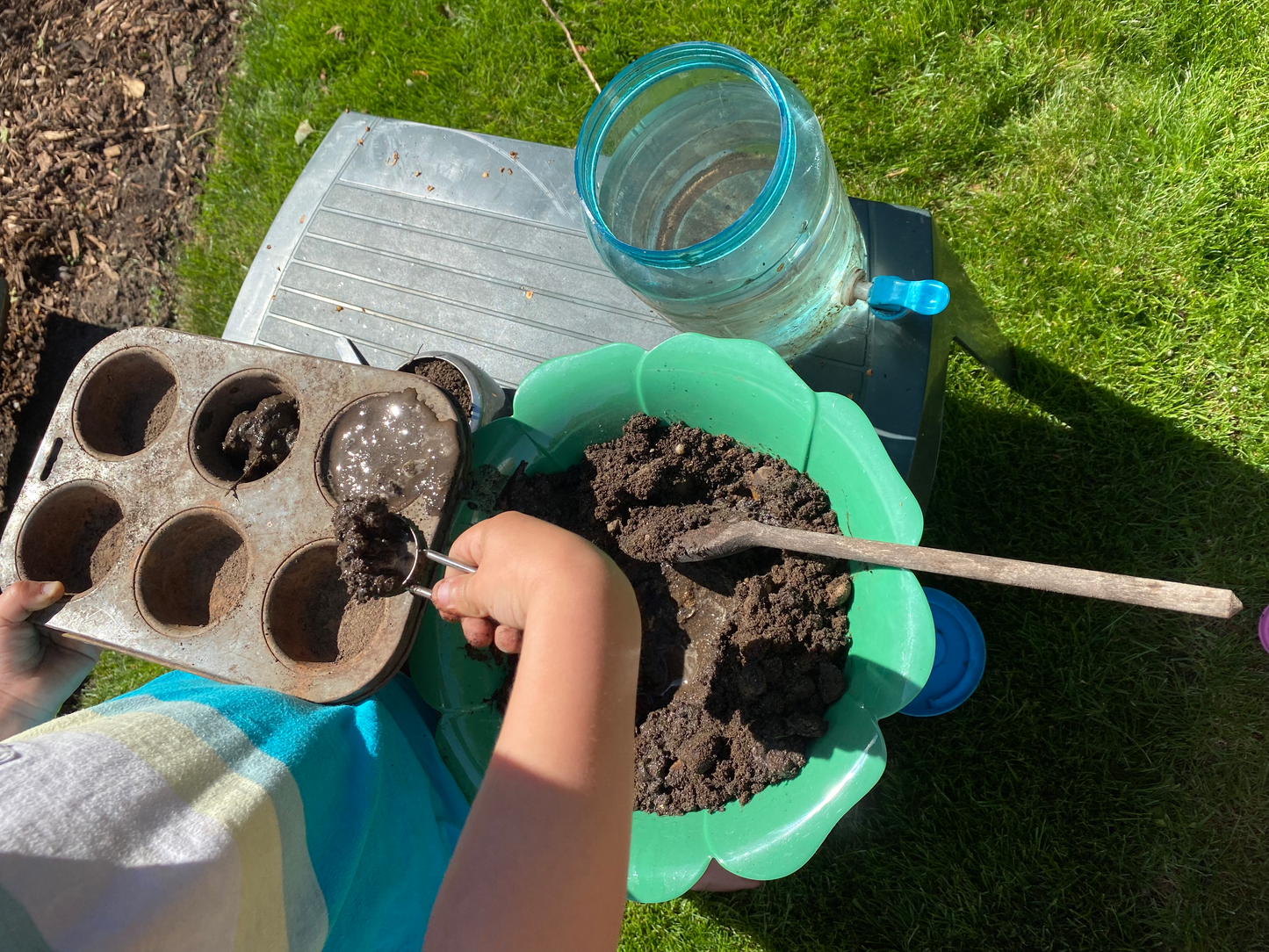 mud kitchen playPROMPTS printable activity cards (mini pack)