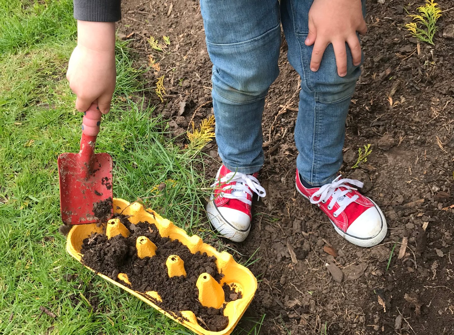 mud kitchen playPROMPTS printable activity cards (mini pack)